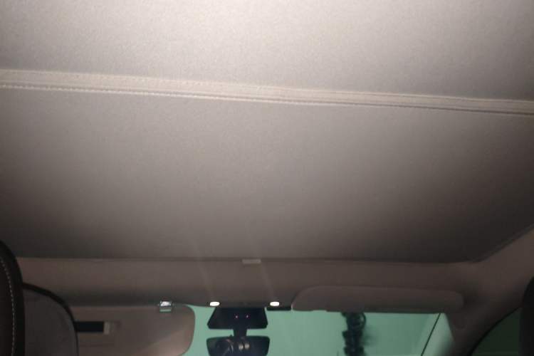 Used Tesla Model Y 2023 Long-Range All-Wheel-Drive Version Headliner