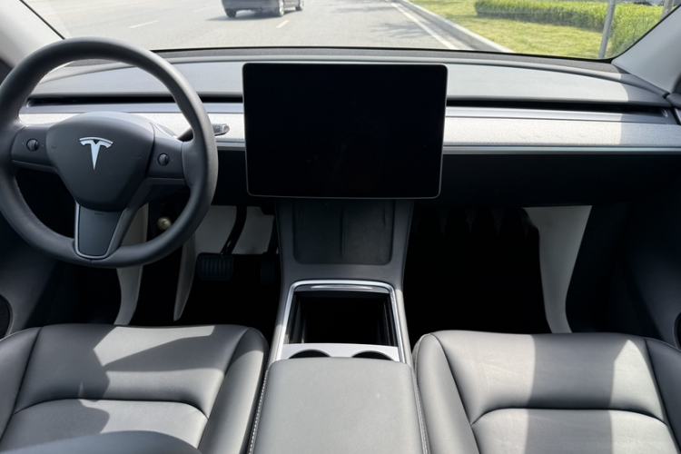 Used Tesla Model Y 2023 Rear-Wheel-Drive Version Interior 1