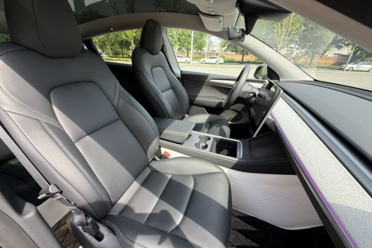 Used Tesla Model Y 2023 Rear-Wheel-Drive Version Interior 12