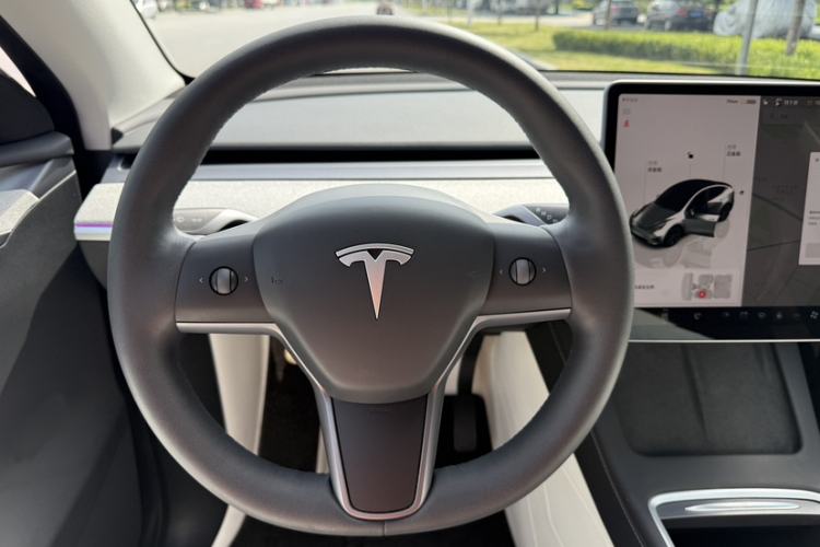 Used Tesla Model Y 2023 Rear-Wheel-Drive Version Interior 2