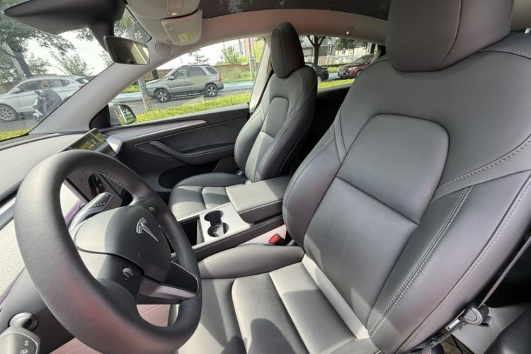 Used Tesla Model Y 2023 Rear-Wheel-Drive Version Interior 6