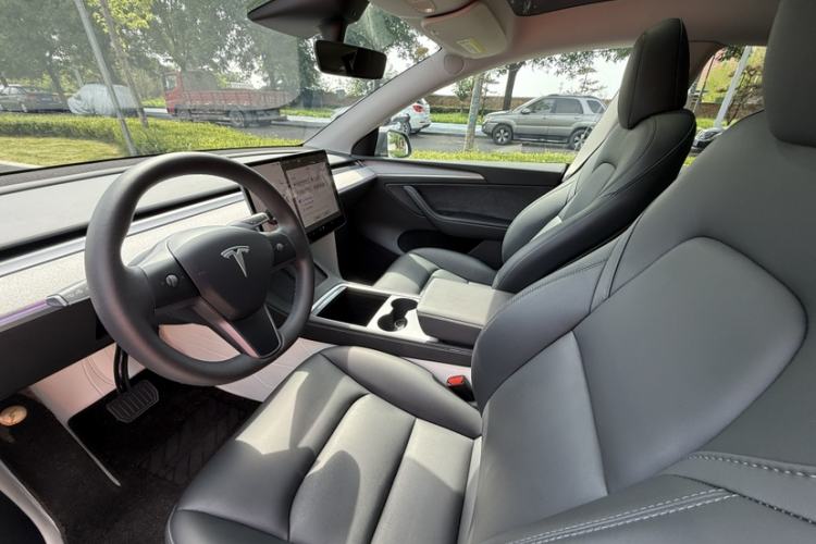 Used Tesla Model Y 2023 Rear-Wheel-Drive Version Interior 7