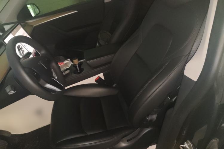 Used Tesla Model Y 2023 Long-Range All-Wheel-Drive Version Left Front Seat