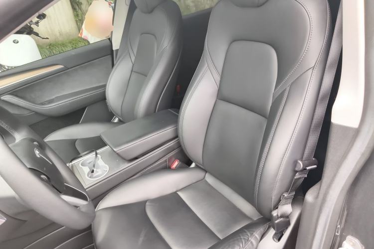 Used Tesla Model Y 2023 Long-Range All-Wheel-Drive Version Left Front Seat