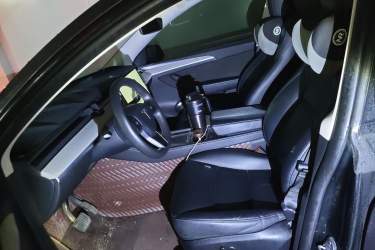 Used Tesla Model Y 2023 Long-Range All-Wheel-Drive Version Left Front Seat