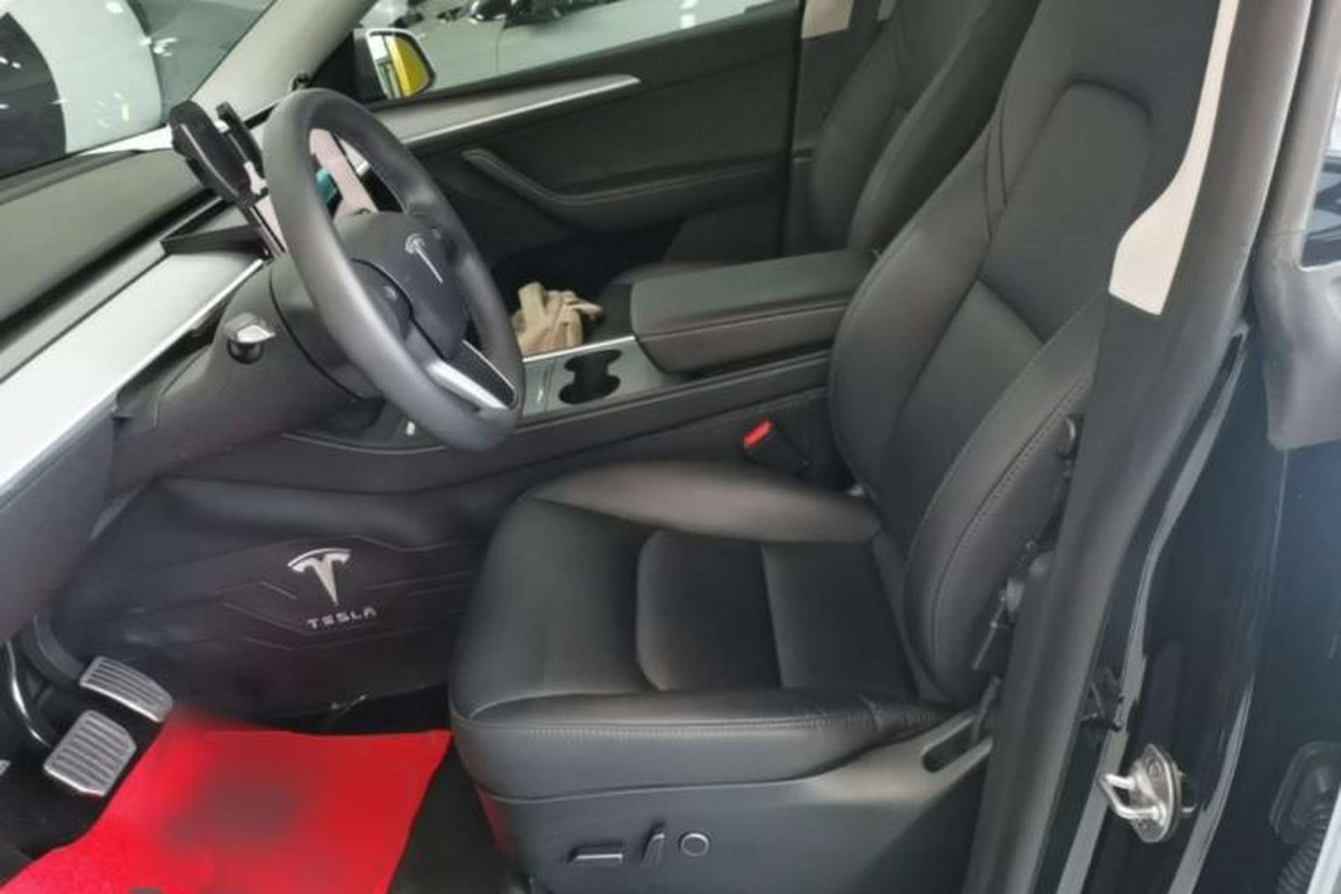 Used Tesla Model Y 2023 Rear-Wheel-Drive Version Left Front Seat