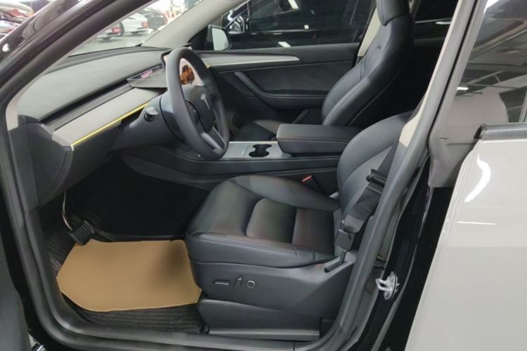 Used Tesla Model Y 2023 Rear-Wheel-Drive Version Left Front Seat