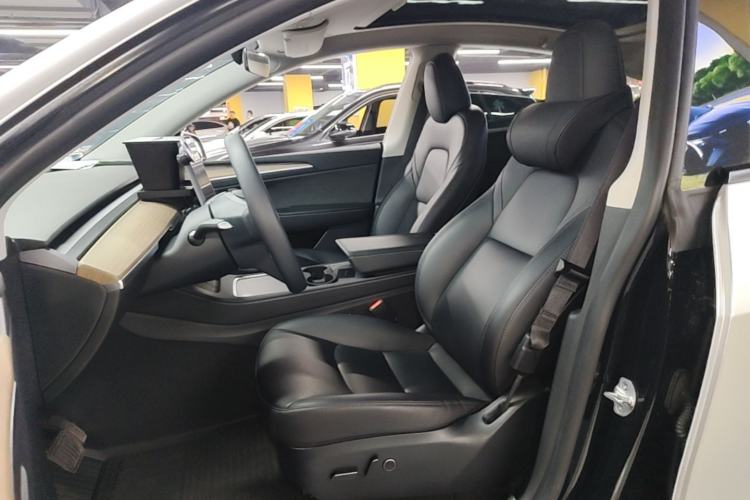 Used Tesla Model Y 2023 Long-Range All-Wheel-Drive Version Left Front Seat