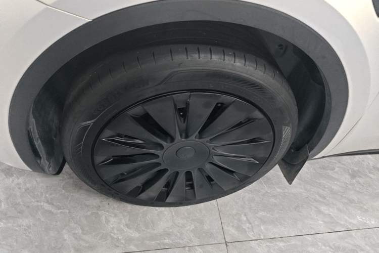 Used Tesla Model Y 2023 Rear-Wheel-Drive Version Left Front Wheel Hub