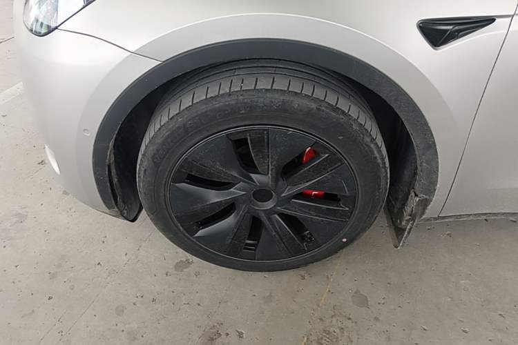 Used Tesla Model Y 2023 Long-Range All-Wheel-Drive Version Left Front Wheel Hub