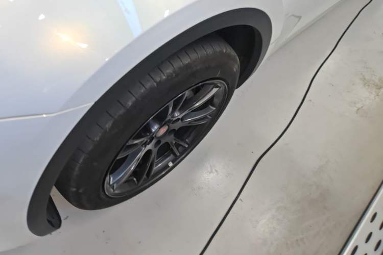 Used Tesla Model Y 2023 Rear-Wheel-Drive Version Left Front Wheel Hub
