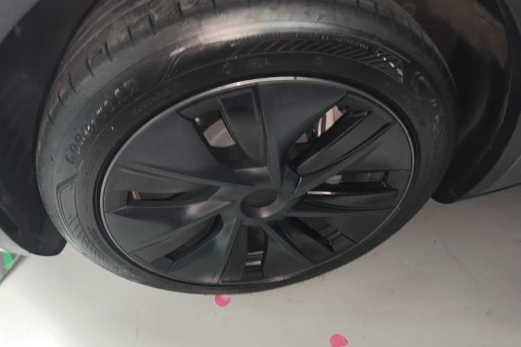 Used Tesla Model Y 2023 Rear-Wheel-Drive Version Left Front Wheel Hub
