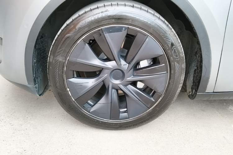 Used Tesla Model Y 2023 Rear-Wheel-Drive Version Left Front Wheel Hub