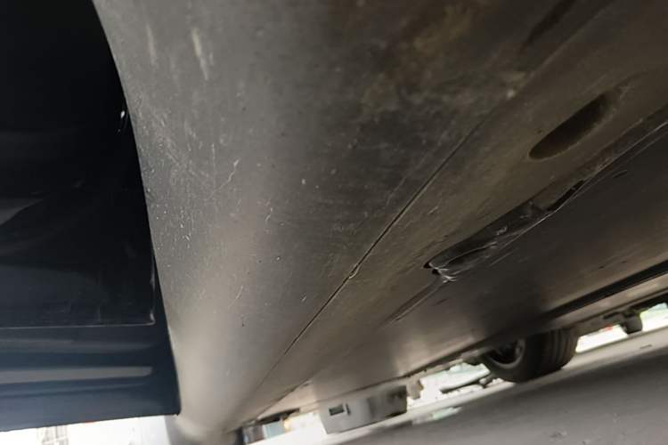 Used Tesla Model Y 2023 Long-Range All-Wheel-Drive Version Left Side Sill