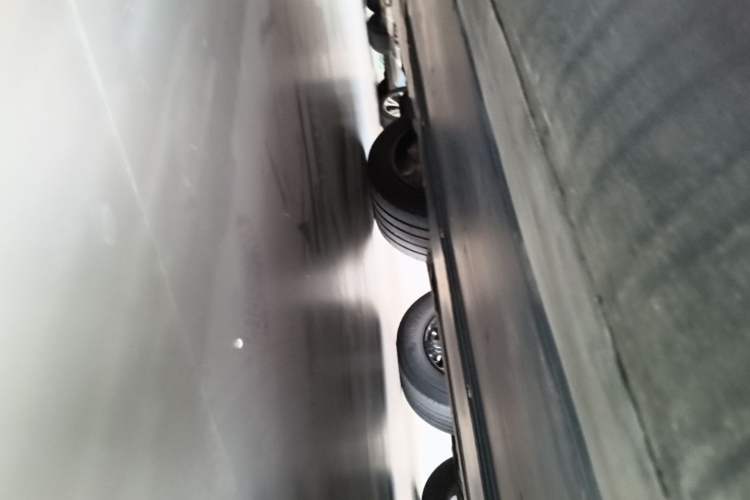 Used Tesla Model Y 2023 Rear-Wheel-Drive Version Left Side Sill