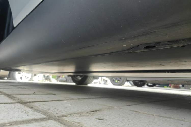 Used Tesla Model Y 2023 Rear-Wheel-Drive Version Left Side Sill