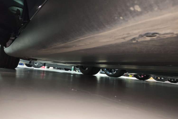 Used Tesla Model Y 2023 Rear-Wheel-Drive Version Left Side Sill