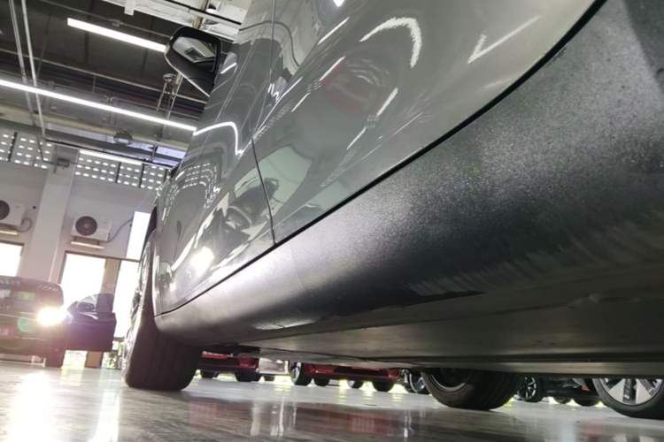 Used Tesla Model Y 2023 Rear-Wheel-Drive Version Left Side Sill