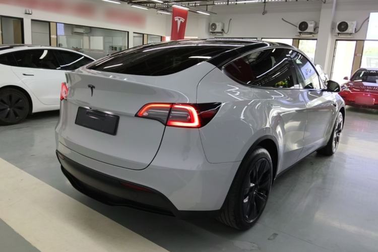 Used Tesla Model Y 2023 Rear-Wheel-Drive Version Rear Right 45 Deg