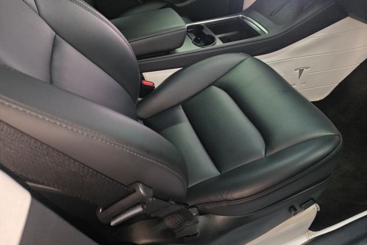 Used Tesla Model Y 2023 Rear-Wheel-Drive Version Right Front Seat
