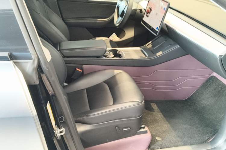 Used Tesla Model Y 2023 Rear-Wheel-Drive Version Right Front Seat