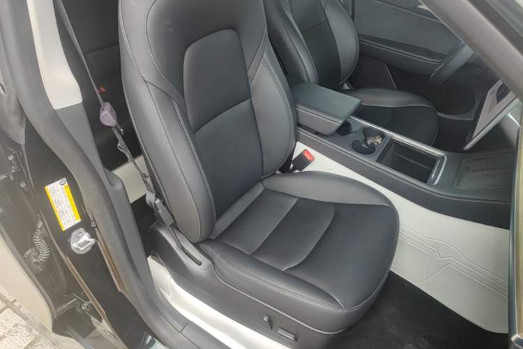 Used Tesla Model Y 2023 Rear-Wheel-Drive Version Right Front Seat
