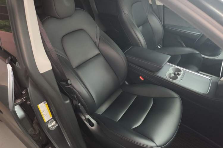 Used Tesla Model Y 2023 Rear-Wheel-Drive Version Right Front Seat