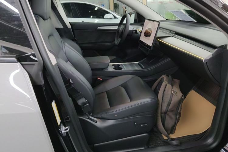 Used Tesla Model Y 2023 Rear-Wheel-Drive Version Right Front Seat