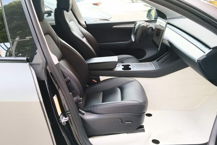 Used Tesla Model Y 2023 Rear-Wheel-Drive Version Right Front Seat