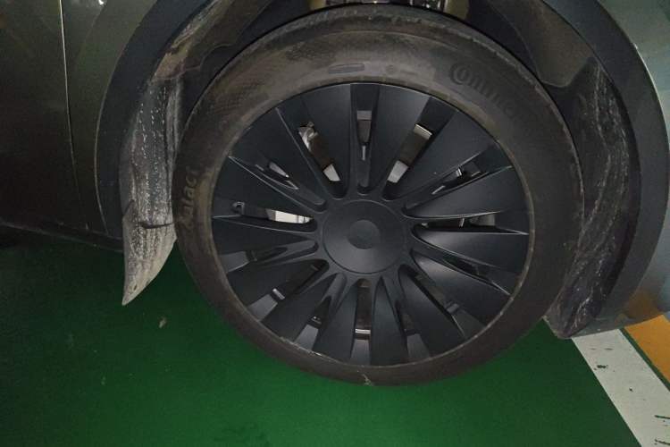 Used Tesla Model Y 2023 Rear-Wheel-Drive Version Right Front Wheel Hub