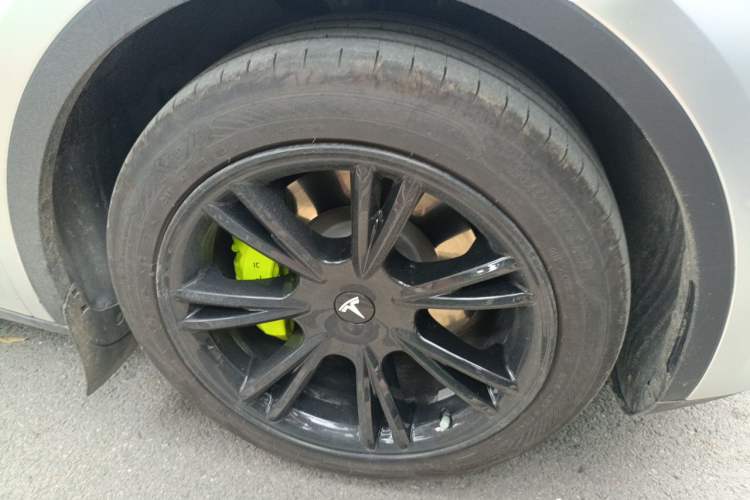 Used Tesla Model Y 2023 Rear-Wheel-Drive Version Right Front Wheel Hub