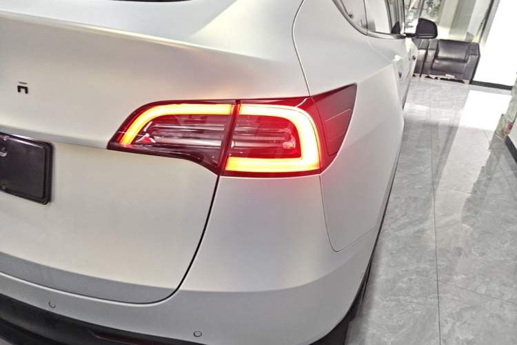 Used Tesla Model Y 2023 Rear-Wheel-Drive Version Right Rear Taillight