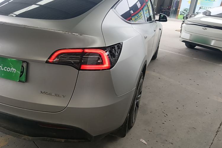 Used Tesla Model Y 2023 Long-Range All-Wheel-Drive Version Right Rear Taillight