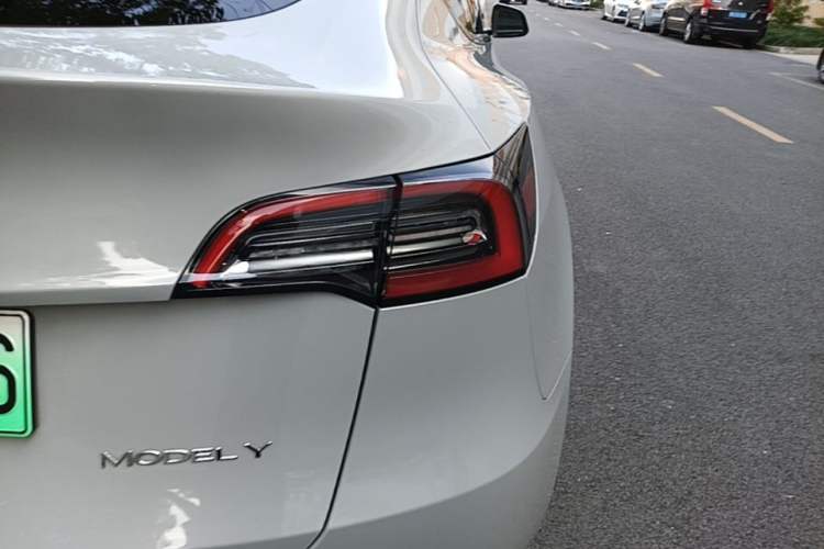 Used Tesla Model Y 2023 Rear-Wheel-Drive Version Right Rear Taillight