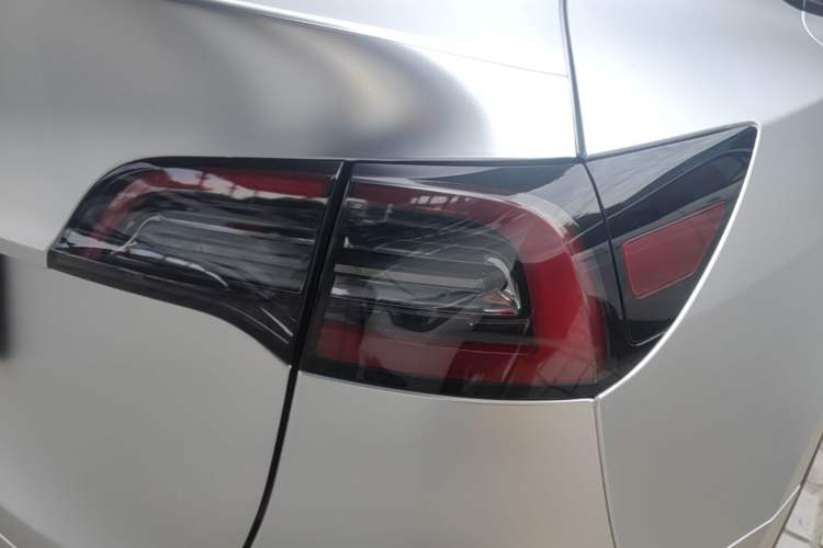 Used Tesla Model Y 2023 Rear-Wheel-Drive Version Right Rear Taillight