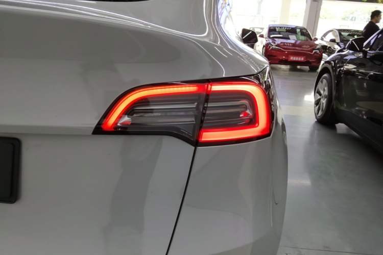 Used Tesla Model Y 2023 Rear-Wheel-Drive Version Right Rear Taillight