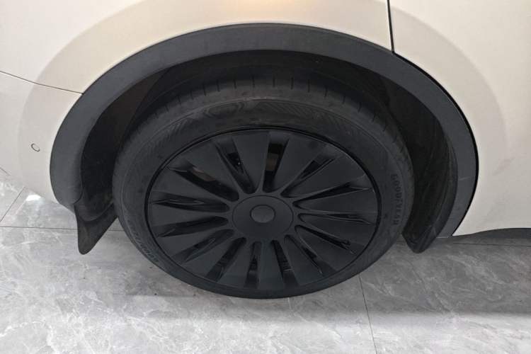 Used Tesla Model Y 2023 Rear-Wheel-Drive Version Right Rear Wheel Hub