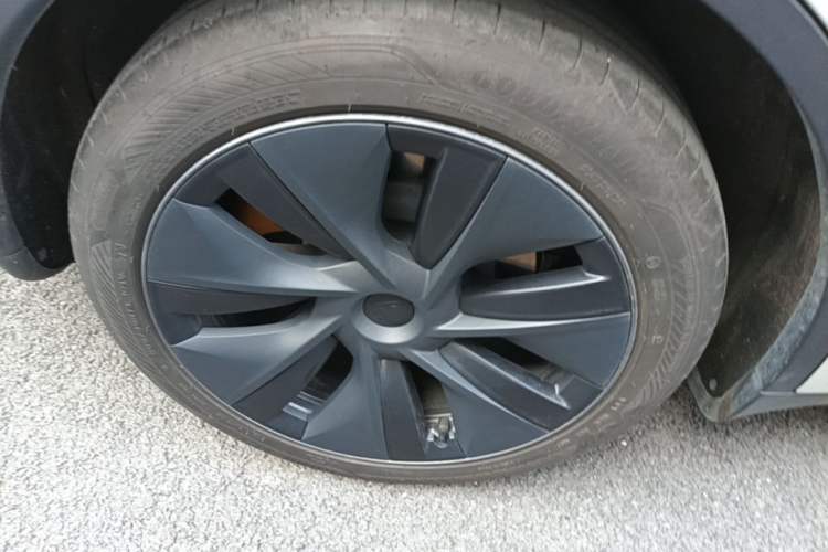 Used Tesla Model Y 2023 Rear-Wheel-Drive Version Right Rear Wheel Hub