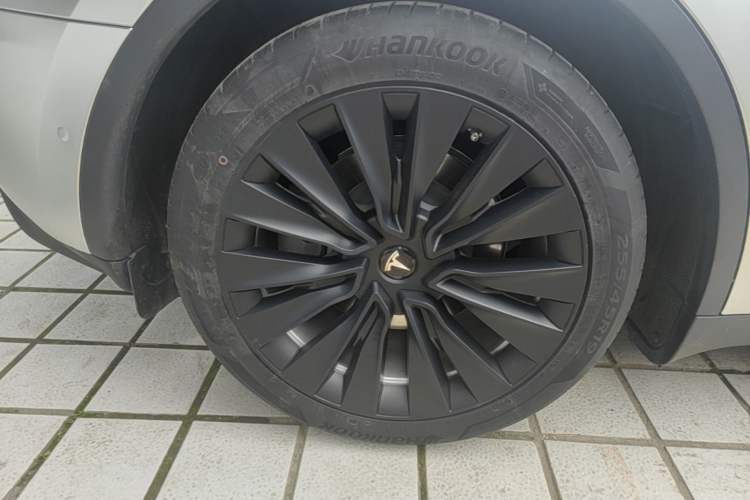 Used Tesla Model Y 2023 Rear-Wheel-Drive Version Right Rear Wheel Hub