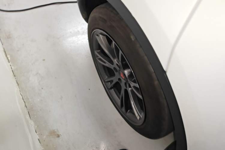 Used Tesla Model Y 2023 Rear-Wheel-Drive Version Right Rear Wheel Hub