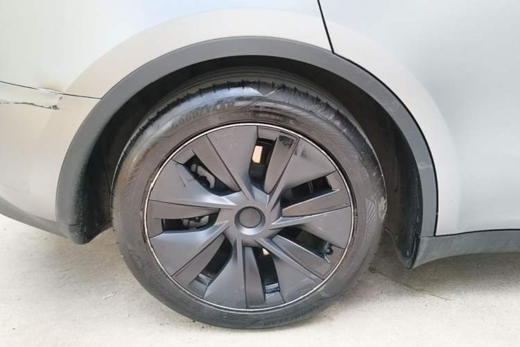 Used Tesla Model Y 2023 Rear-Wheel-Drive Version Right Rear Wheel Hub