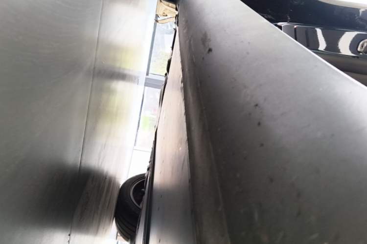 Used Tesla Model Y 2023 Rear-Wheel-Drive Version Right Side Sill