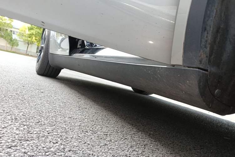 Used Tesla Model Y 2023 Rear-Wheel-Drive Version Right Side Sill