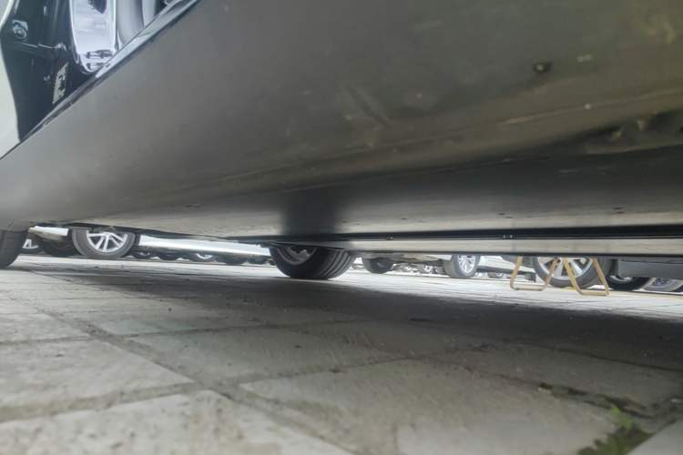 Used Tesla Model Y 2023 Rear-Wheel-Drive Version Right Side Sill