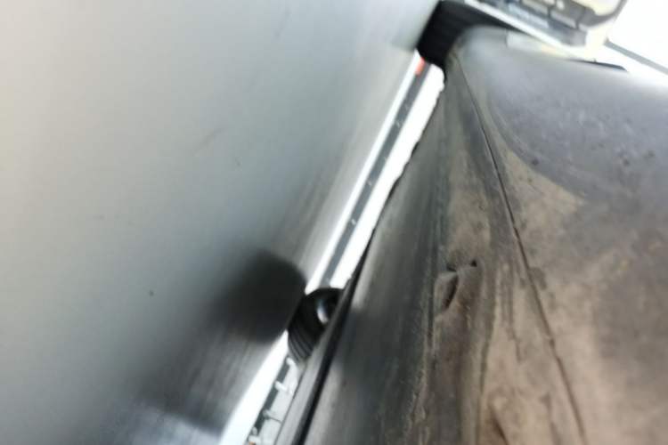 Used Tesla Model Y 2023 Rear-Wheel-Drive Version Right Side Sill