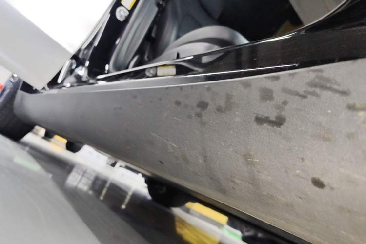 Used Tesla Model Y 2023 Long-Range All-Wheel-Drive Version Right Side Sill