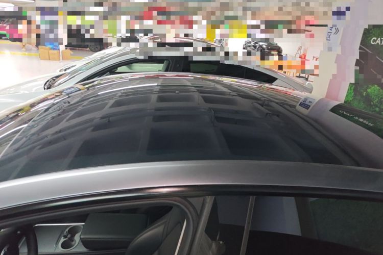 Used Tesla Model Y 2023 Rear-Wheel-Drive Version Roof