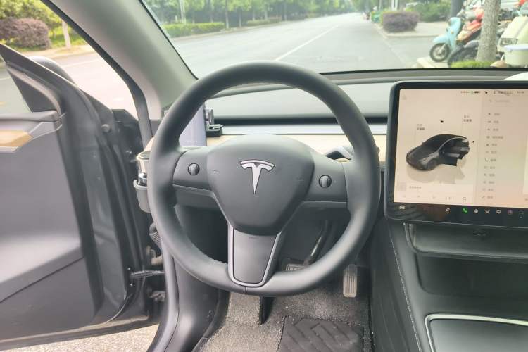 Used Tesla Model Y 2023 Long-Range All-Wheel-Drive Version Steering Wheel