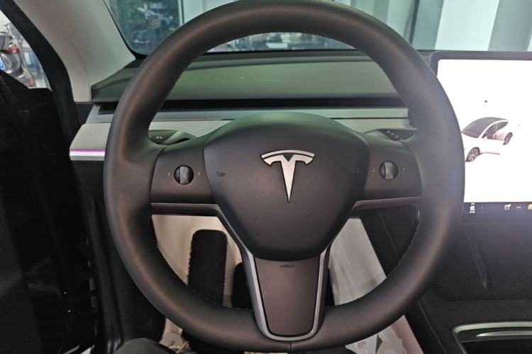 Used Tesla Model Y 2023 Rear-Wheel-Drive Version Steering Wheel
