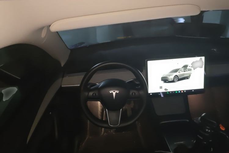 Used Tesla Model Y 2023 Long-Range All-Wheel-Drive Version Steering Wheel